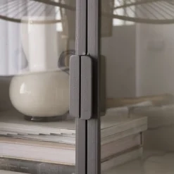 Enzo Vitrine en bois massif et métal couleur blanc wild