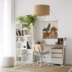 Haru Chaise de bureau rembourrée en vert avec bois et roulettes