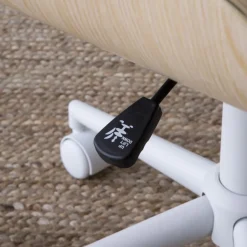 Haru Chaise de bureau rembourrée en vert avec bois et roulettes