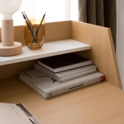 Matisse Bureau en ch&ecirc;ne clair et métal blanc avec étagère